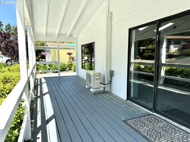 1601 RHODODENDRON Dr 676, Florence, OR 97439