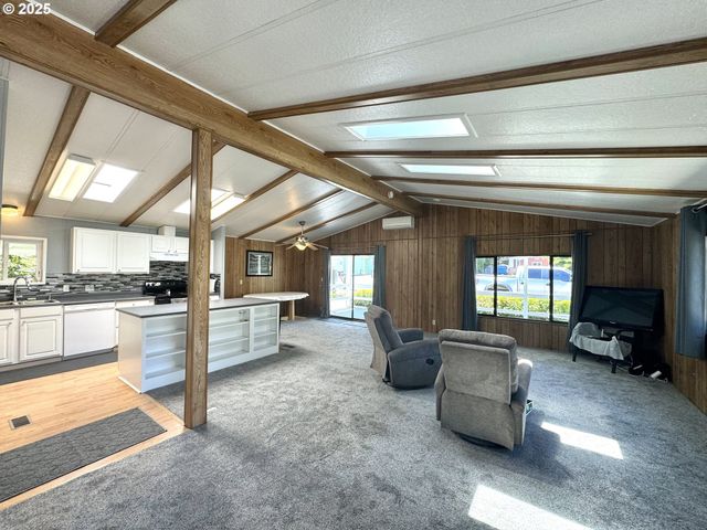 1601 RHODODENDRON Dr 676, Florence, OR 97439