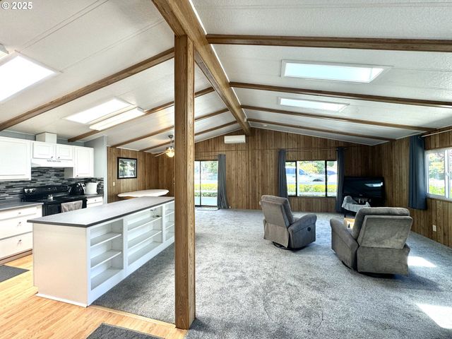 1601 RHODODENDRON Dr 676, Florence, OR 97439