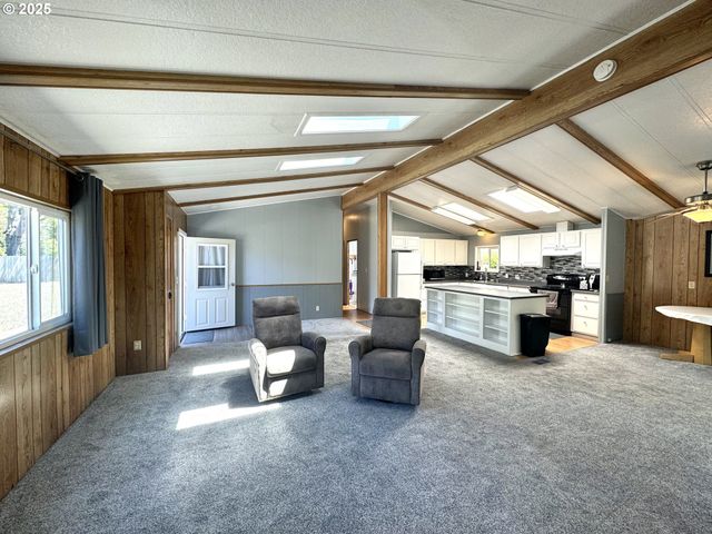 1601 RHODODENDRON Dr 676, Florence, OR 97439