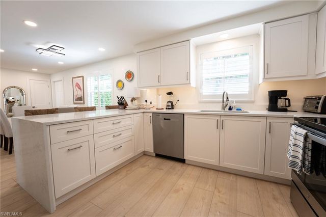 360 10th AVE S B100, Naples, FL 34102