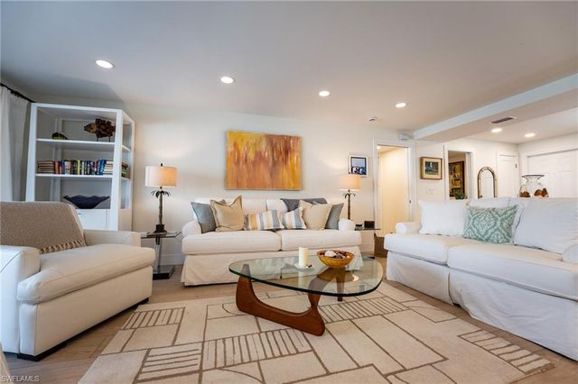 360 10th AVE S B100, Naples, FL 34102