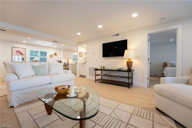 360 10th AVE S B100, Naples, FL 34102