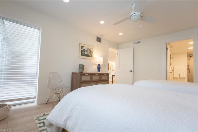 360 10th AVE S B100, Naples, FL 34102