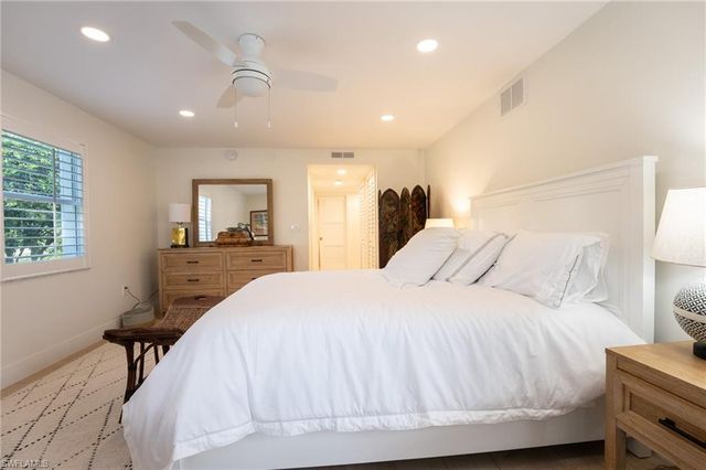 360 10th AVE S B100, Naples, FL 34102