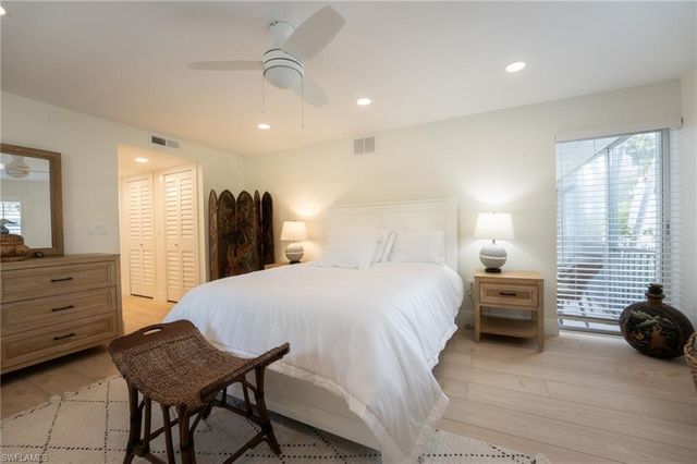360 10th AVE S B100, Naples, FL 34102