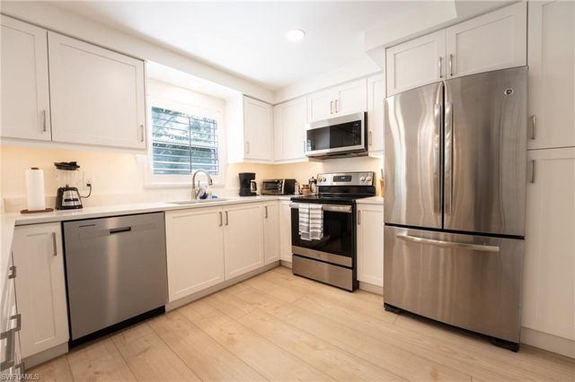 360 10th AVE S B100, Naples, FL 34102