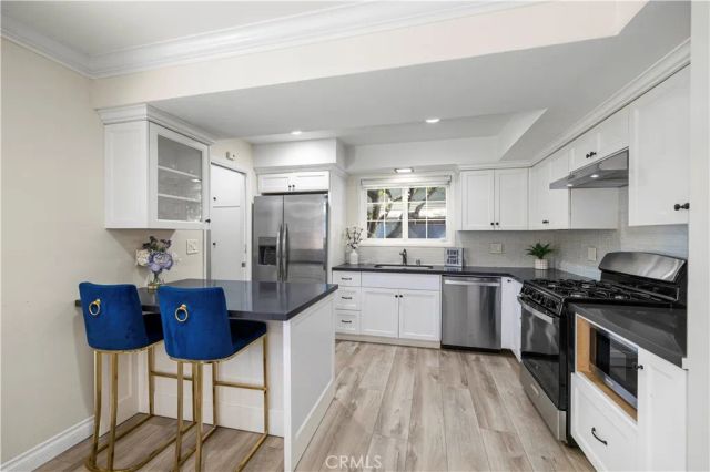 8673 Herrick Avenue, Los Angeles, CA 91352