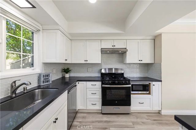 8673 Herrick Avenue, Los Angeles, CA 91352