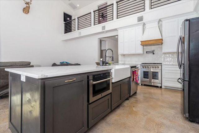 297 Bourrous Drive, Diboll, TX 75941