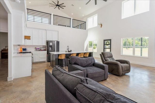 297 Bourrous Drive, Diboll, TX 75941