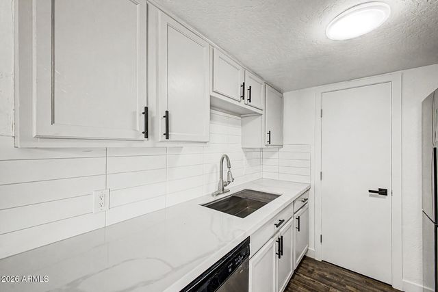 4634 E SOUTHGATE Avenue, Phoenix, AZ 85040