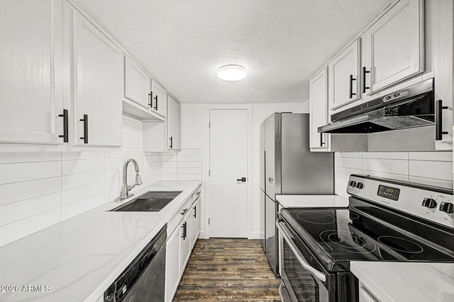 4634 E SOUTHGATE Avenue, Phoenix, AZ 85040
