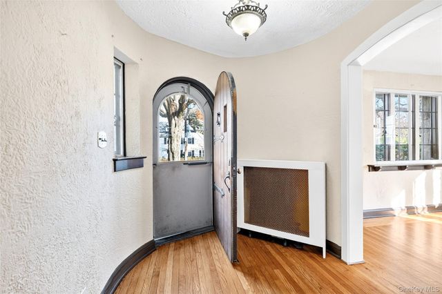 5 Seymour Place, White Plains, NY 10605