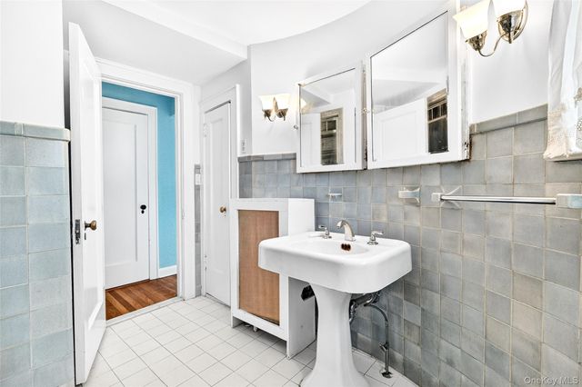 5 Seymour Place, White Plains, NY 10605