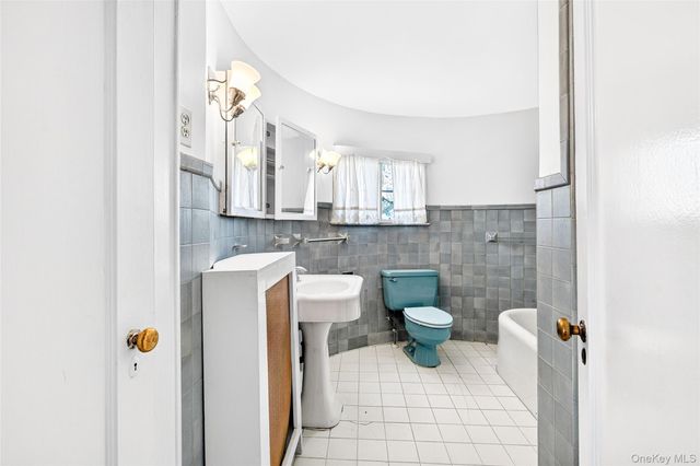 5 Seymour Place, White Plains, NY 10605