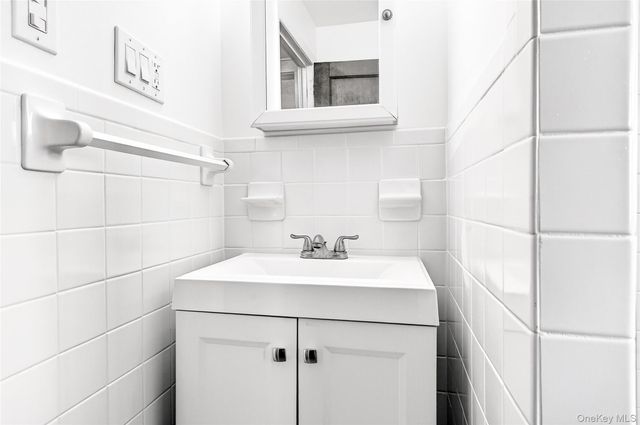 5 Seymour Place, White Plains, NY 10605