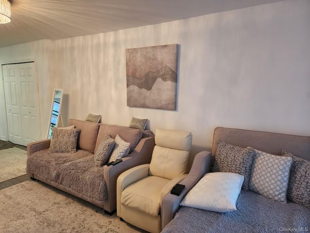 61-55 98th Street S 15F, Rego Park, NY 11374