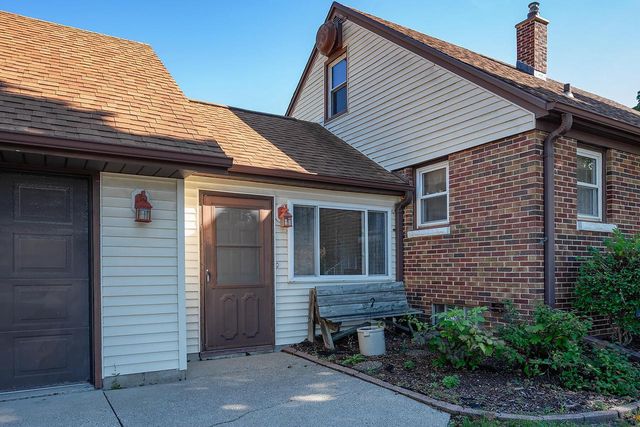 10534 W Michigan STREET, Wauwatosa, WI 53226