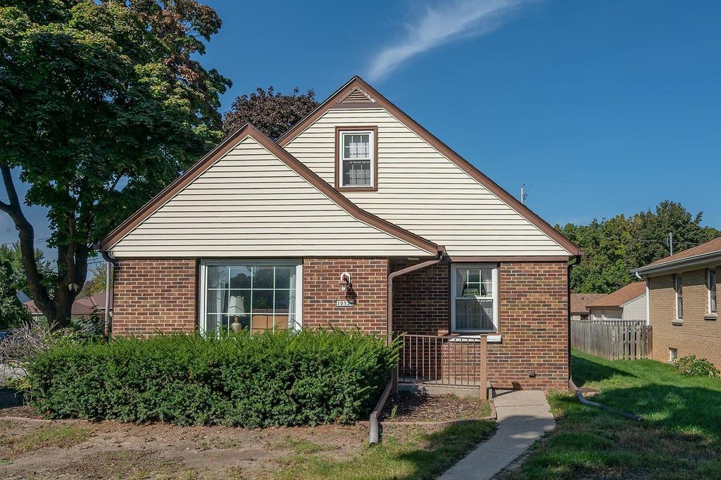 10534 W Michigan STREET, Wauwatosa, WI 53226