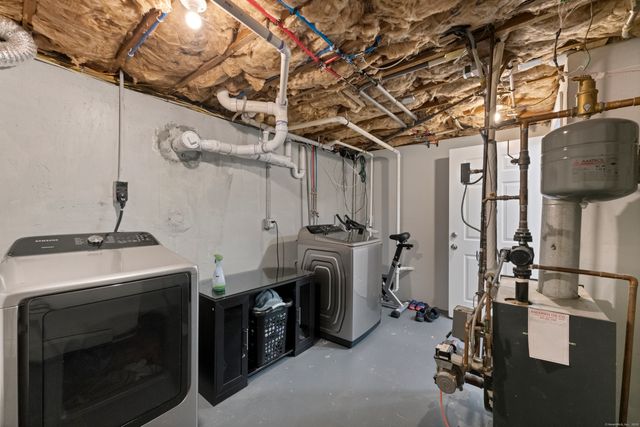 11 Willow Lane, Ledyard, CT 06339