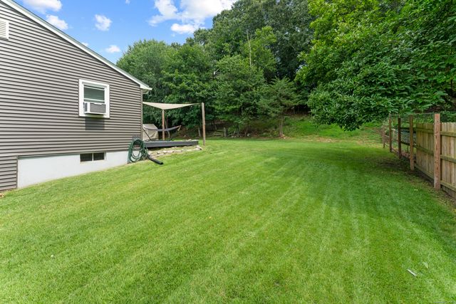 11 Willow Lane, Ledyard, CT 06339