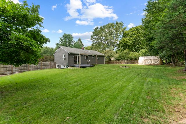 11 Willow Lane, Ledyard, CT 06339