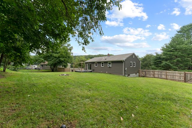 11 Willow Lane, Ledyard, CT 06339