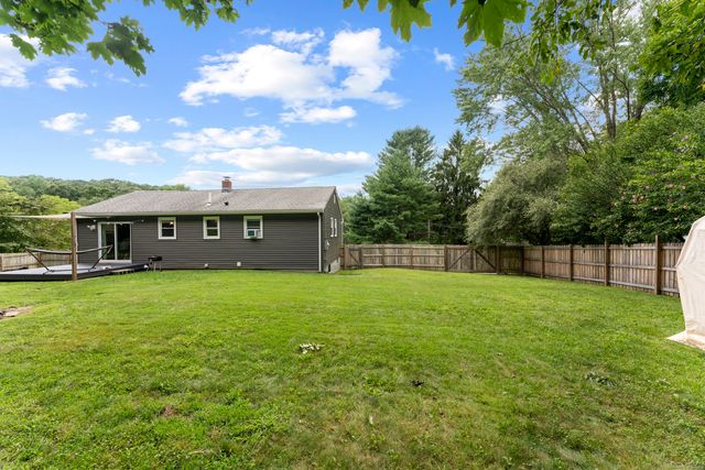 11 Willow Lane, Ledyard, CT 06339