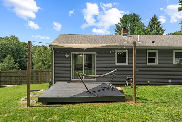 11 Willow Lane, Ledyard, CT 06339