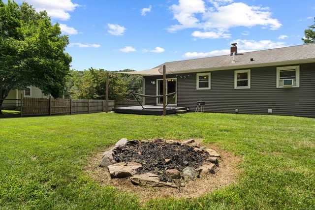 11 Willow Lane, Ledyard, CT 06339