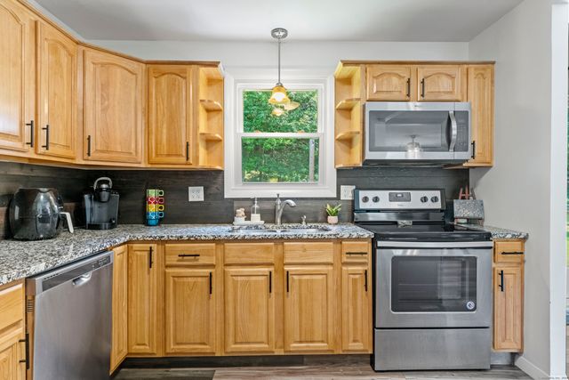 11 Willow Lane, Ledyard, CT 06339