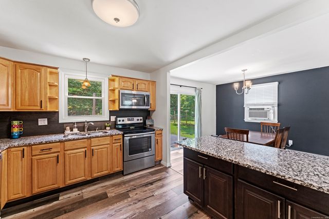 11 Willow Lane, Ledyard, CT 06339