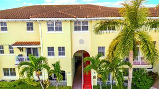 260 NW 109th Ave 204, Miami, FL 33172