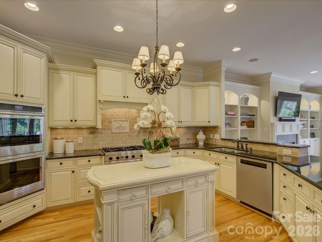 5060 Carmel Road, Charlotte, NC 28226
