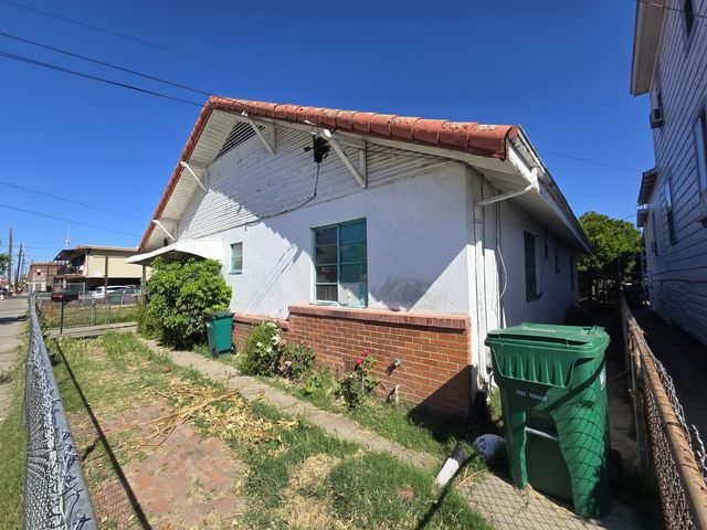 323 E Church St, Stockton, CA 95203