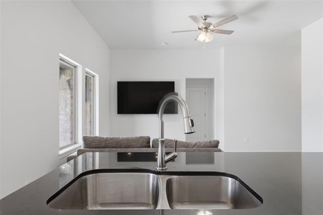 9005 NW 121st Terrace, Yukon, OK 73099