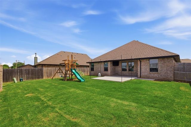 9005 NW 121st Terrace, Yukon, OK 73099