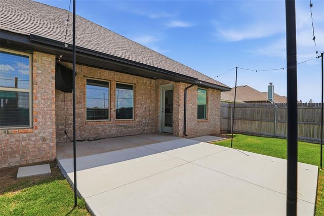 9005 NW 121st Terrace, Yukon, OK 73099