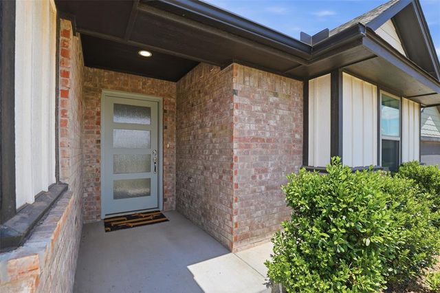 9005 NW 121st Terrace, Yukon, OK 73099