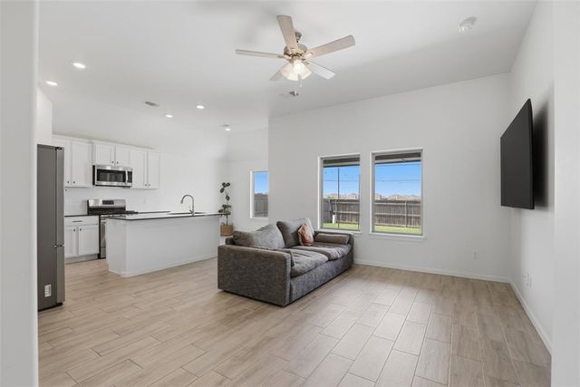 9005 NW 121st Terrace, Yukon, OK 73099