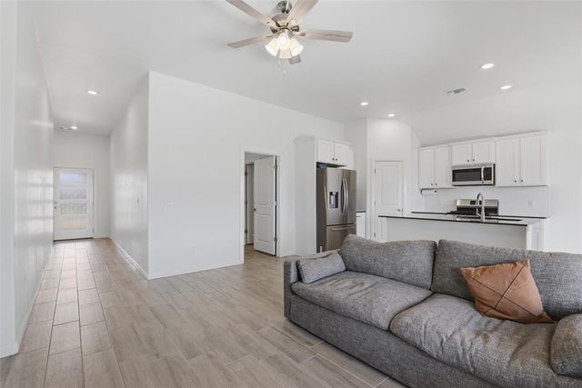 9005 NW 121st Terrace, Yukon, OK 73099