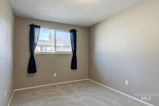 390 N. Cleveland, Kuna, ID 83634