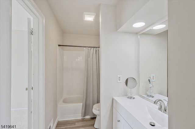 81 Almond Dr, Franklin Twp., NJ 08873