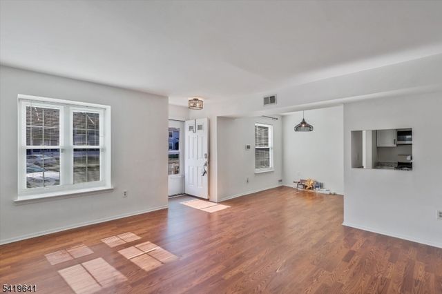 81 Almond Dr, Franklin Twp., NJ 08873