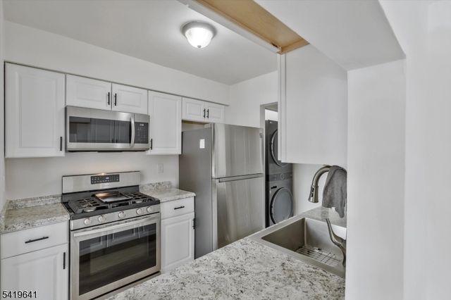 81 Almond Dr, Franklin Twp., NJ 08873