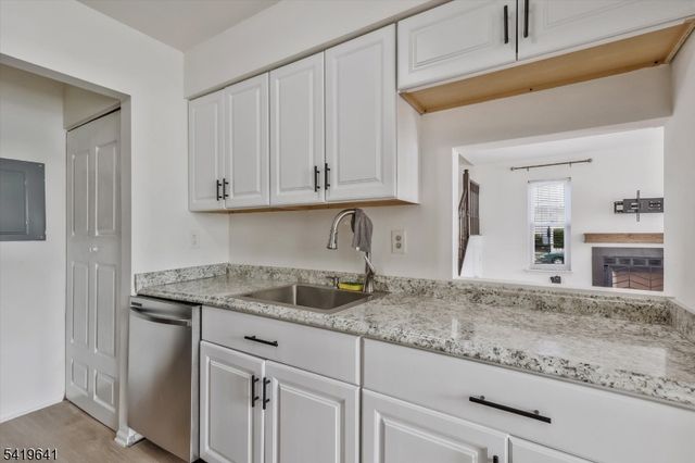 81 Almond Dr, Franklin Twp., NJ 08873