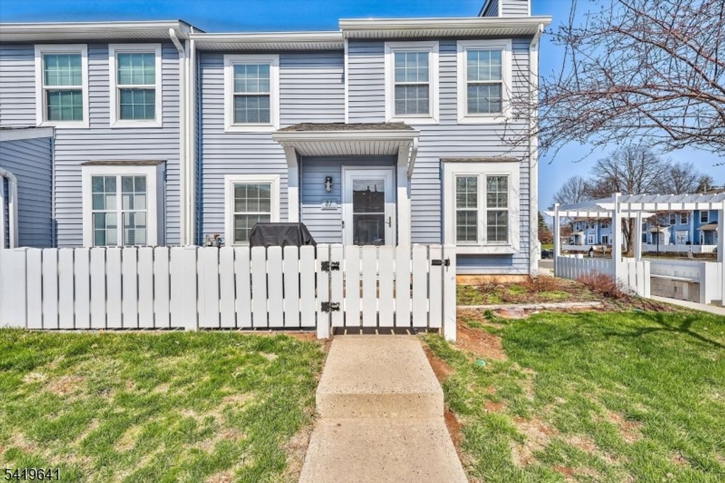 81 Almond Dr, Franklin Twp., NJ 08873