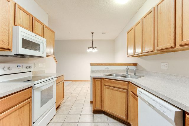 5040 Holly Lane N 3, Plymouth, MN 55446