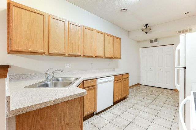 5040 Holly Lane N 3, Plymouth, MN 55446